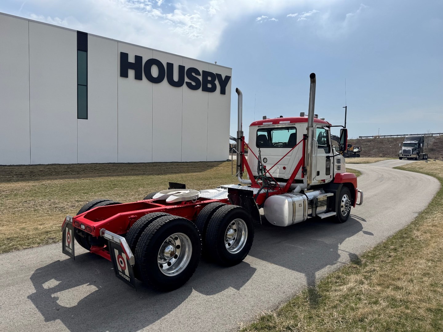 Used 2023 Mack Anthem Daycab - image 6